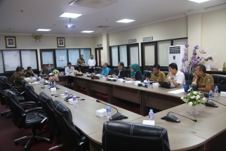 Suasana rapat antara Komisi 1 dengan TP4D Kepri