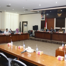 Suasana rapat kunjungan kerja di Banten.