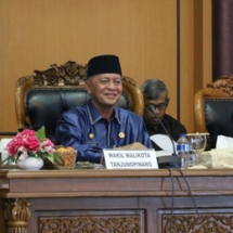 Wakil Ketua DPRD Tanjungpinang Ahmad Dani memimpin jalannya sidang paripurna