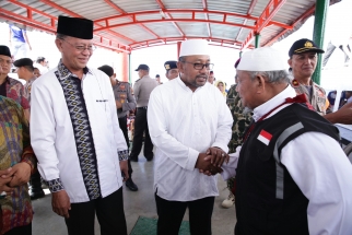 Wali Kota Lis Darmansyah bersama Wawako Syahrul menjemput jemaah haji