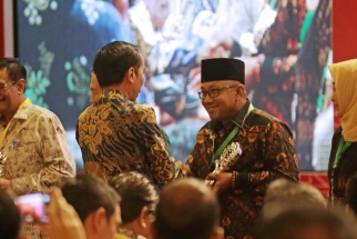 Wali Kota Lis Darmansyah menerima penghargaan dari Presiden RI Joko Widodo