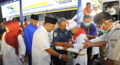 Wali Kota Lis Darmansyah saat menyambut jemaah haji Tanjungpinang