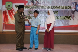 Wali Kota Tanjungpinang Lis Darmansyah dialog dengan siswa