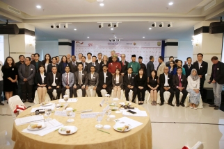 Wali Kota Tanjungpinang Lis Darmansyah foto bersama utusan dari negara peserta lokakarya