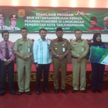 Walikota Lis Darmansyah Foto Bersama Usai Sosialisasi BPJS Ketenagakerjaan