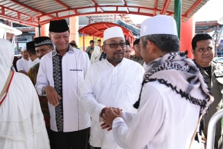 Wawako Syahrul mendampingi Lis menyambut jemaah haji