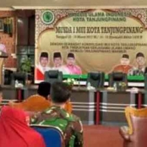 peserta Musda I MUI Tanjungpinang Mendengarkan Sambutan Wawako Tanjungpinang H Syahrul