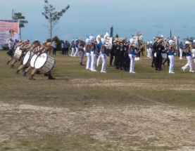 Penampilan Marching Band IPDN pada HUT Otonomi Daerah (OTDA) dan HUT Tagana Indonesia di Lapangan Kantor Gubernur Kepri