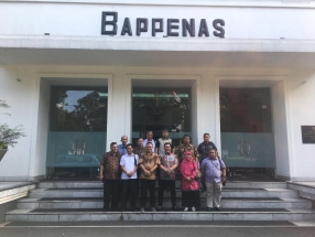 Foto bersama Komisi III DPRD Kepri di depan Gedung Bappenas