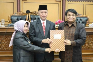 Foto bersama Wakil Ketua DPRD Ade Angga bersama Wako dan Wawako Tanjungpinang