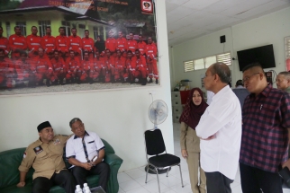 Jajaran Komisi III DPRD Kepri berbincang sebelum menggelar pertemuan