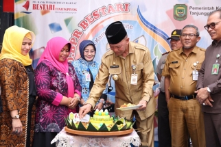 Pemotongan tumpeng oleh Wali Kota Syahrul