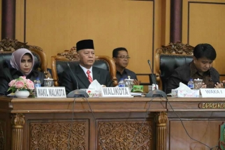 Pimpinan DPRD Tanjungpinang bersama Wali Kota dan Wawako Tanjungpinang