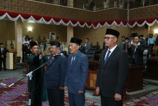 Proses pelantikan 3 Anggota DPRD Kepri hasil PAW