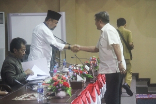 Wakil Ketua DPRD Kepri menerima laporan resess dari Dapil Batam