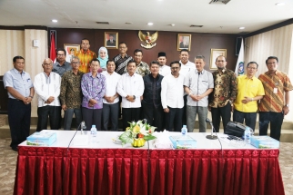 Foto bersama Komisi I DPRD Kepri dengan seluruh kadisdukcapil se Provinsi Kepri