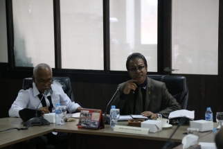 Ketua DPRD Kepri Jumaga Nadeak menyampaikan pandangannya