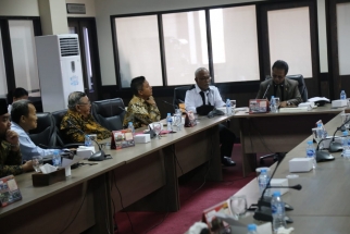 Para Anggota DPRD Kepri lintas komisi saat RDP dengan Dinas ESDM
