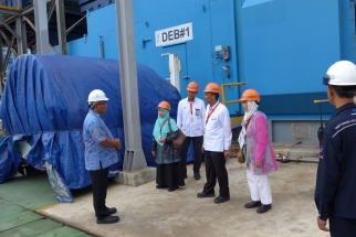 Para Anggota Komisi III DPRD Kepri saat mengecek kondisi pembangkit listrik