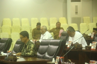Para anggota DPRD Kepri saat mengikuti jalannya sidang