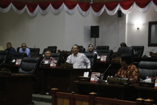 Sahat Sianturi saat menyampaikan pendapatnya