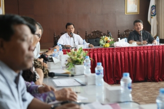Taba Iskandar dan Raja Ariza saat memimpin RDP di Graha Kepri, Batam
