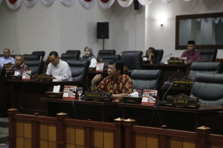 Tawarich menyampaikan pendapat di sidang paripurna