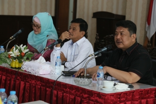 Wakil Ketua Komisi I Taba Iskandar dan Asisten 1 Pemprov Kepri Raja Ariza saat memimpin RDP