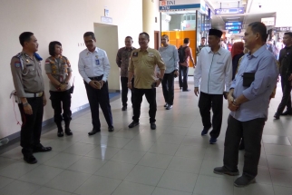 Jajaran Komisi III DPRD Kepri berbicang dengan pihak kemanan Bandara Hang Nadim