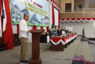 Ketua Pansus Burhanudin Nur menyampaikan laporan akhir pansus