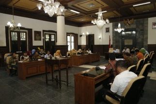 Rapat konsultasi pansus DPRD Kepri ke DIY