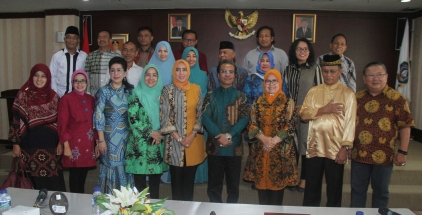 Foto bersama Banmus DPRD Riau dan jajaran DPRD Kepri