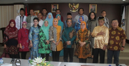 Foto bersama Banmus DPRD Riau dan jajaran DPRD Kepri