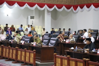 Para anggota DPRD Kepri saat mengikuti jalannya sidang