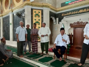 Penyerahan santunan dan bantuan secara simbolis