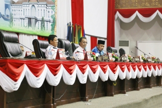 Pimpinan DPRD Kepri bersama Plt Gubernur, Isdianto