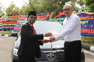 Jumaga mengembaalikan mobil dinas Ketua DPRD Kepri