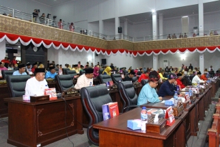 Para anggota DPRD Kepri saat sidang HUT ke 17 Kepri