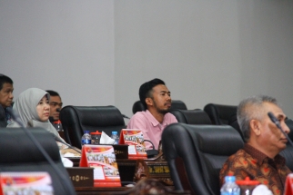 Para anggota DPRD saat mengikuti jalannya sidang