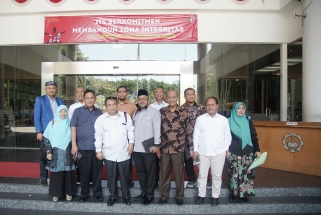 Foto bersama jajaran Komisi III DPRD Kepri di ITS