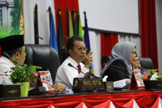 Ketua DPRD Kepri, Jumaga Nadeak mempin rapat paripurna