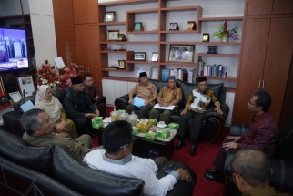 Ketua DPRD Kepri Jumaga Nadeak saat menerima kunjungan LAM Kepri