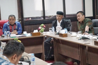 Ketua, Waka dan Sekretaris Komisi III DPRD Kepri saat memimpin RDP