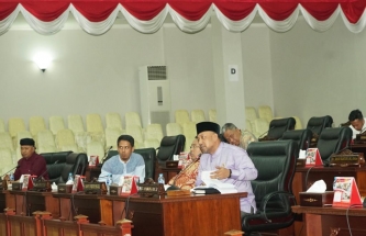 Lis Darmansyah menyampaikan tanggapan saat sidang