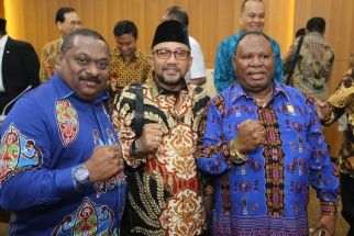 Lis foto bersama Bapemperda dari DPRD Papua