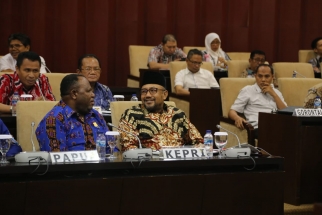 Lis saat berbincang dengan Bapemperda dari DPRD Papua