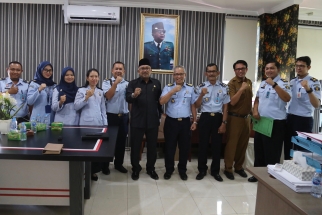 Foto bersama usai pertemuan