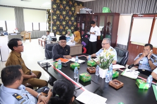 Ketua Bapemperda DPRD Kepri, Lis Darmansyah memimpin pertemuan dengan Kemenkumham Kepri