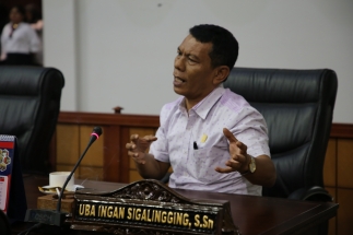 Anggota DPRD Kepri asal Batam, Uba Ingan menyampaikan pendapatnya saat sidang paripurna