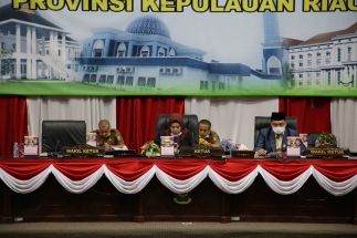 Dewi Kumalasari dan Raden Hari Tjahjono saat memimpin sidang